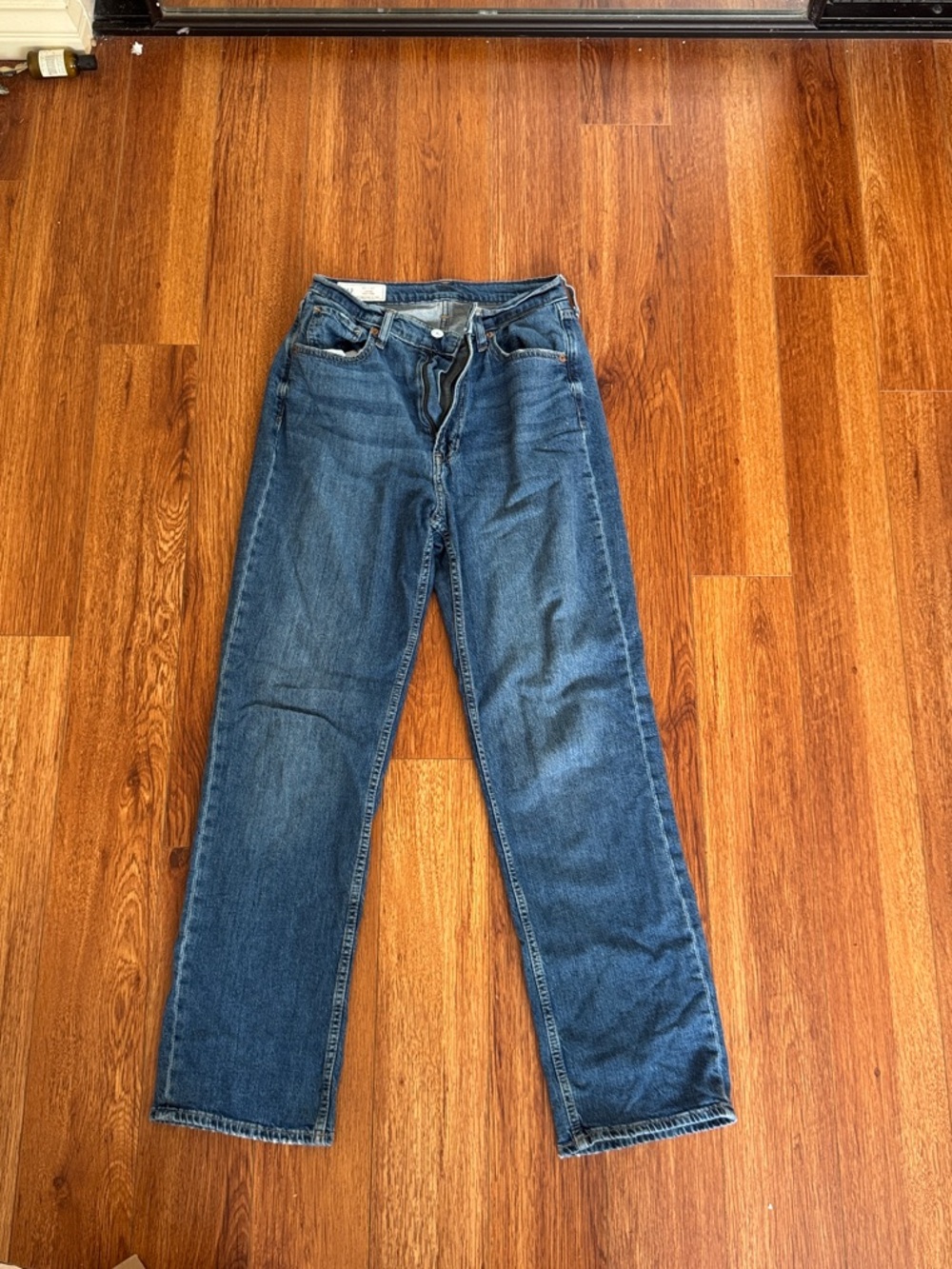 GAP women's Straight Jeans in Medium Blue